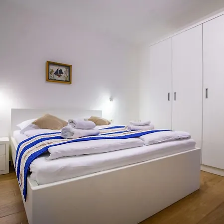 Mare E Sabbia Apartment Lopar